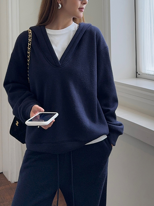 29.大V領羊毛混紡V領帽TEE