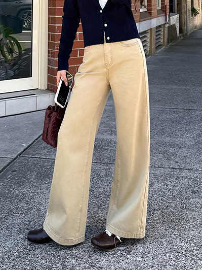 23.寬版斜紋卡其褲